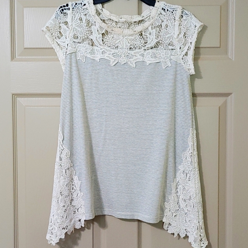 Ladie's Oddy Top Size Small